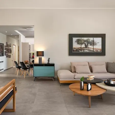 Aura Hill Villa *